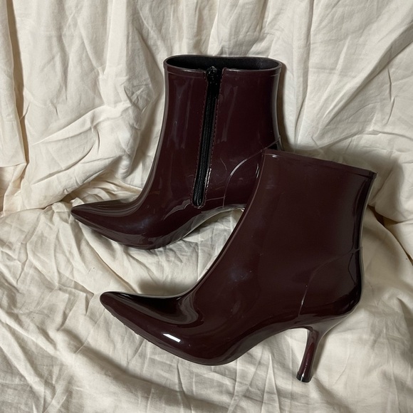 Jeffrey Campbell Puddles Pointed Toe Rain Ankle Boots Wine Shiny Size 7 - Picture 6 of 10